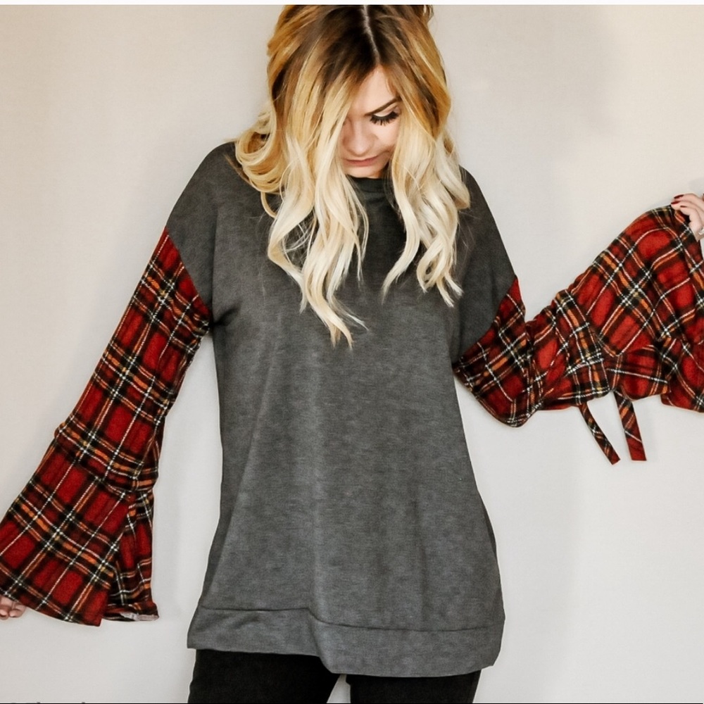 ❣️LAST ONE❣️⬇️ 🆕 Plaid Bell Sleeve Gray Top - Picture 3 of 6